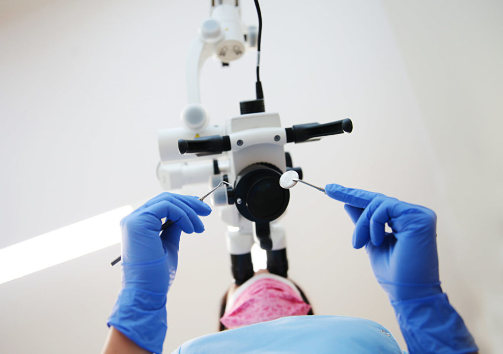 Read more about the article Pierwszy mikroskop stomatologiczny – jak zacząć i nie popełnić kosztownych błędów