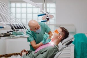 Read more about the article Jak dobrać mikroskop stomatologiczny do specjalizacji: endodoncja, zachowawcza, protetyka
